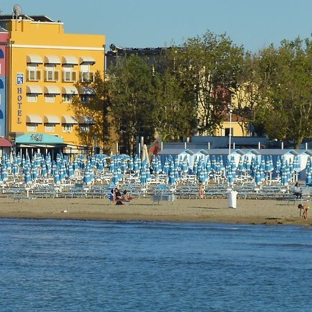 Hotel Amelia Fano Buitenkant foto