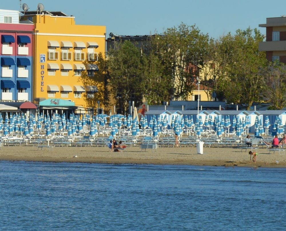 Hotel Amelia Fano Buitenkant foto